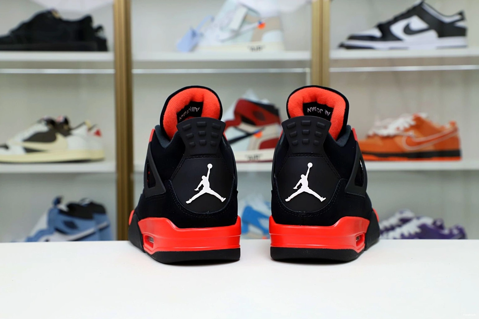 RETRO THUNDER' AIR JORDAN 4 'RED 1224